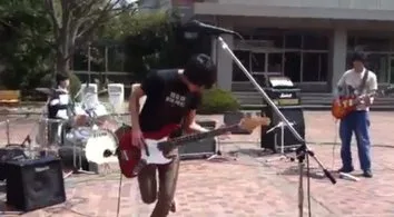 While a Mortal Albatross Makes Noise