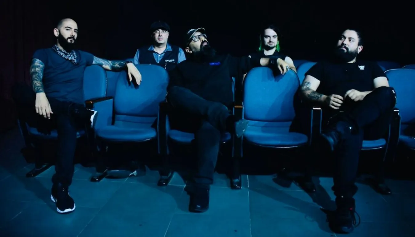 Damaged & Co.